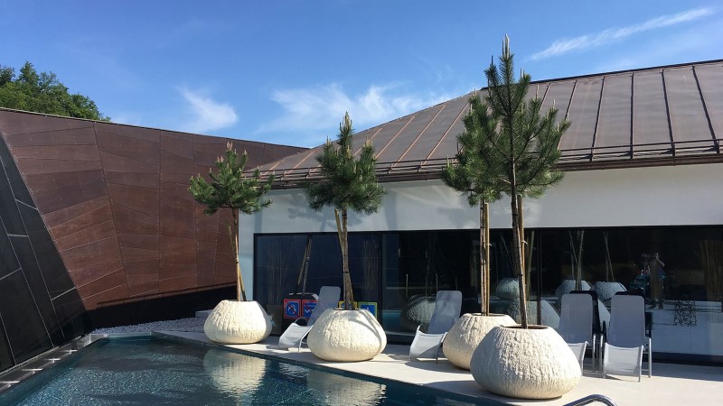 Vanjske žardinjere pored bazena